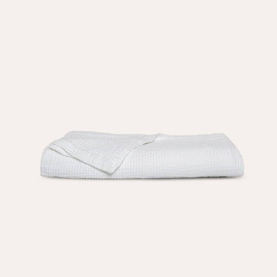 Murmur Quilt in White banner